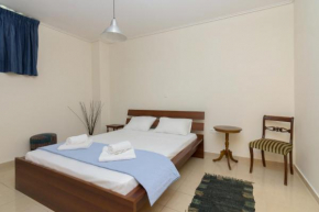 Beautiful Apartment with courtyard in Nea Erithrea